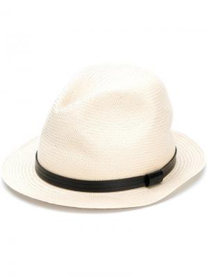 Шляпа с отделкой из искусственной кожи Emporio Armani. Цвет: нейтральные цвета