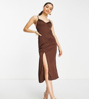 Атласное платье-комбинация шоколадно-коричневого цвета с разрезом -Коричневый цвет Parisian Petite