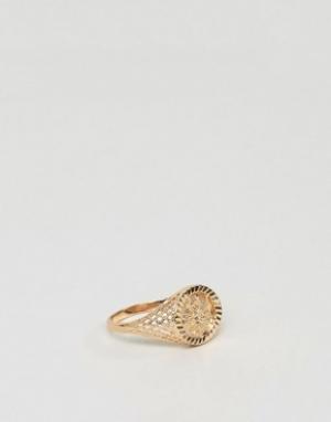 Золотистое кольцо на мизинец с гравировкой соверена Chained & Able. Цвет: золотой