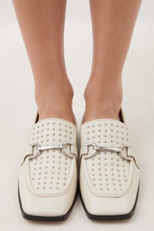 Кожаные лоферы с квадратным носком и шипами , белый Karen Millen
