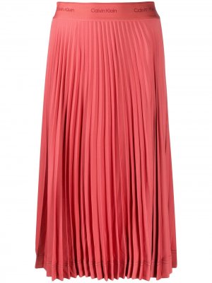 Плиссированная юбка миди Calvin Klein. Цвет: розовый
