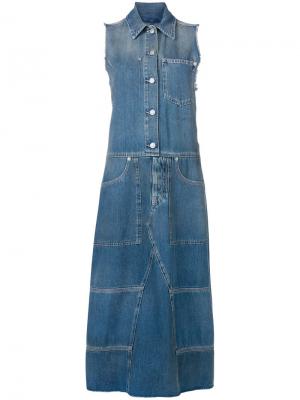 Длинное джинсовое платье-рубашка Mm6 Maison Margiela. Цвет: синий