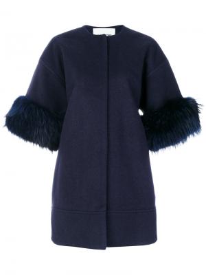 Приталенное пальто Ava Adore. Цвет: синий
