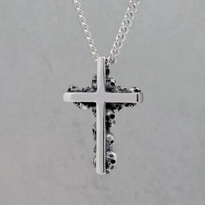 Крестик крест с черепами, серебряный Ruby-Ruby. Цвет: серебристый