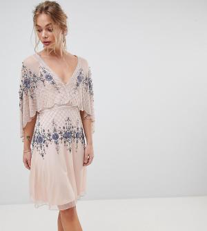 Короткое приталенное платье с накидкой Frock And Frill Premium. Цвет: розовый