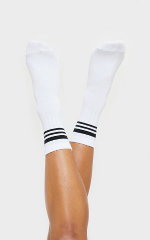Спортивные носки с белой полоской PrettyLittleThing