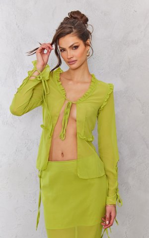 Высокая блузка из светло-салатовой сетки с оборками и завязкой спереди PrettyLittleThing