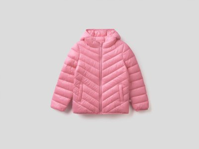 Легкая утеплённая куртка с капюшоном Benetton. Цвет: розовый