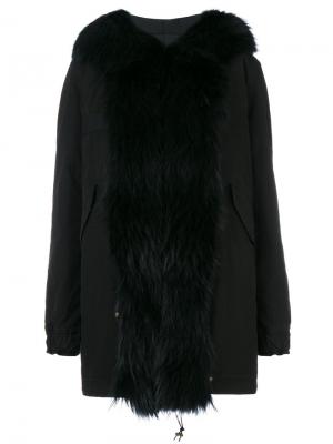 Пальто с меховой оторочкой Mr & Mrs Italy. Цвет: черный