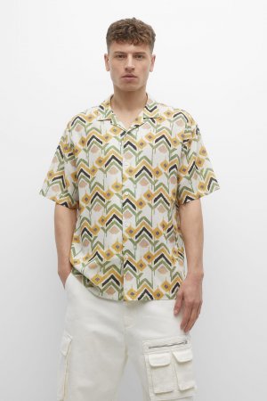 Рубашка с короткими рукавами и геометрическим принтом , кремовый Pull&Bear