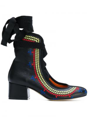 Туфли-лодочки с вышивкой Miahatami. Цвет: чёрный