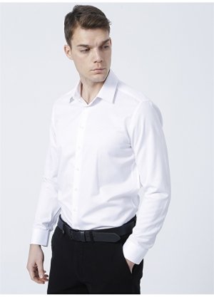 Классическая приталенная однотонная белая мужская рубашка с длинным рукавом и воротником Pierre Cardin