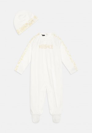 Подарок на рождение BAROCCO KIDS LOGO PRINT UNISEX , цвет bianco/beige Versace