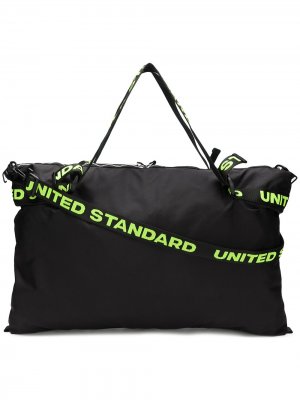 Дорожная сумка с логотипом United Standard. Цвет: черный