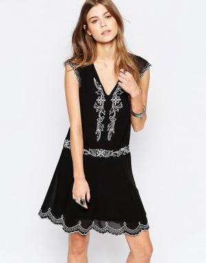 Платье с вышивкой Hambourg Deby Debo. Цвет: черный